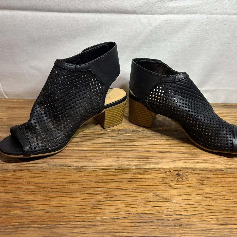 J Adam’s Elegant Black Women's Peep-Toe Heels Size 9 - Picture 3 of 4